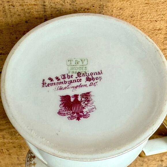 Pair of Limoges Footed Creamers – Presidential Seal – Nat’l Remembrance Shop - Picture 5 of 6